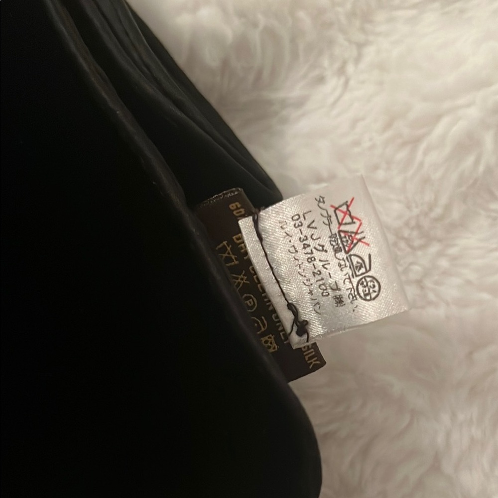 Louis Vuitton Black Velvet Scarf with Iconic LV Logo Rhinestones Silk backside - Picture 9 of 13